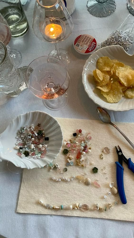 Beads and Bubbles | Monday 22nd December | 6:30pm